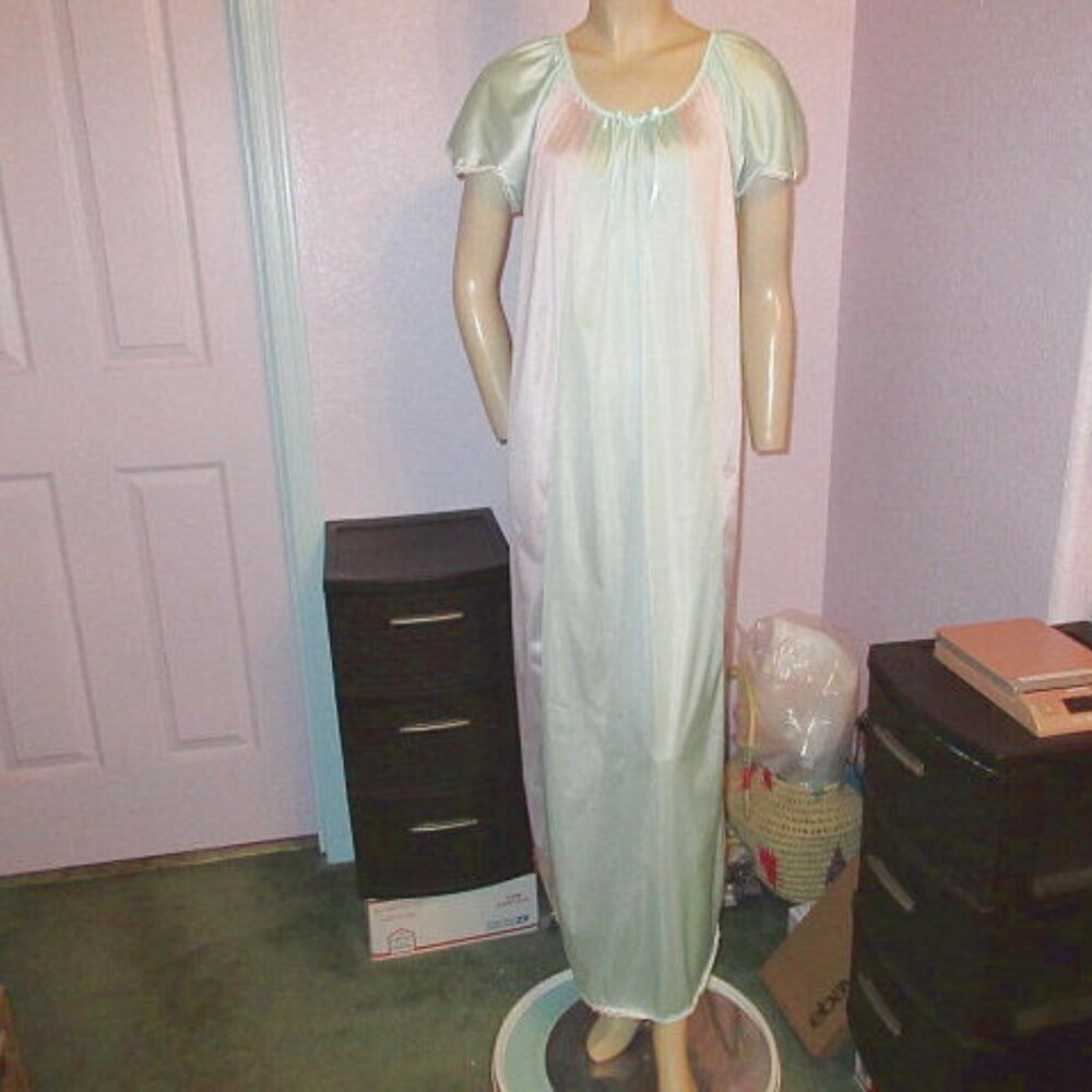 Vtg 60s Satin Nightgown Sz S Lace Long Iridescent Rainbow Fairycore Tradwife USA